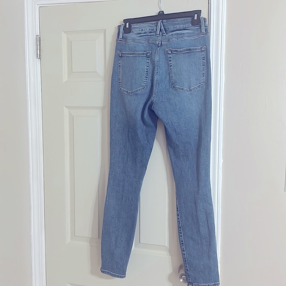 Good American Distressed Skinny Jeans. - Picture 3 of 3